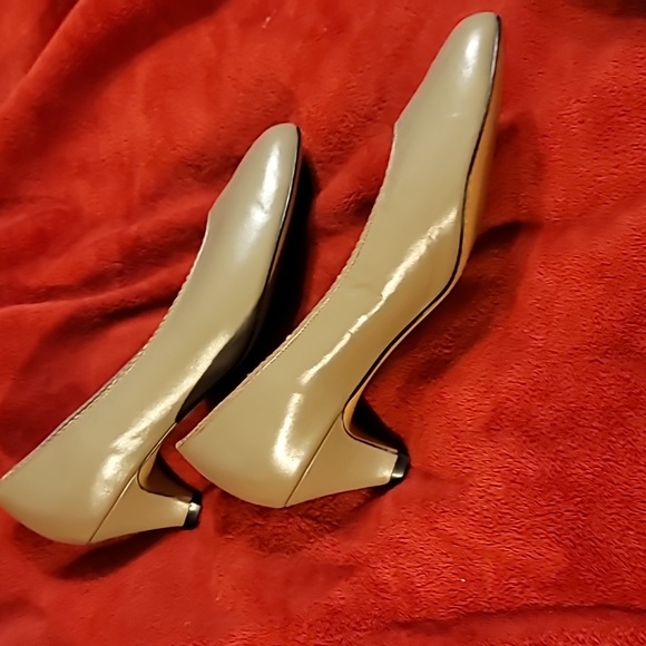 MADE IN THE USA LEATHER PUMPS naturalizer so soft pins comfort pump heel shoe - Picture 6 of 12